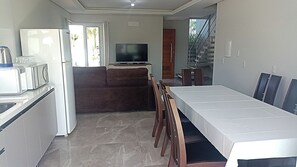 Interior - House in a gated community in Cachoeira do Bom Jesus (Florianópolis)