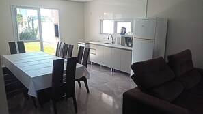 Interior - House in a gated community in Cachoeira do Bom Jesus (Florianópolis)