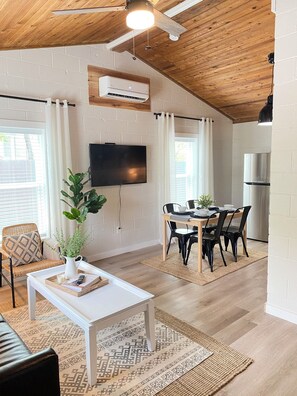 Dining - The Twin Gables / Peaceful Cottage-feel 2 bedroom (Waco)