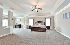 5 bedrooms, iron/ironing board, WiFi, bed sheets - Private Executive Estate Minutes from Airport & Mercedes-Benz Stadium (Atlanta)