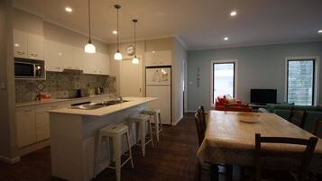 Refrigerador, horno, parrilla de estufa y lavavajillas