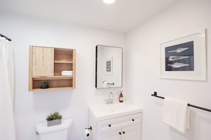 Hair dryer, towels, soap, toilet paper - Cozy La Costa Studio Retreat (Carlsbad)