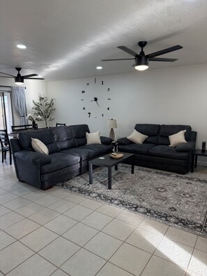 TV, fireplace - Prime Location, newly renovated with modern finishes and stylish decor (Yuma)
