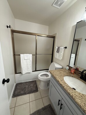 Shower, hair dryer, towels, soap - Prime Location, newly renovated with modern finishes and stylish decor (Yuma)