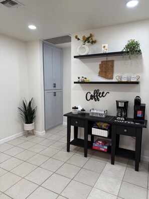 Interior - Prime Location, newly renovated with modern finishes and stylish decor (Yuma)