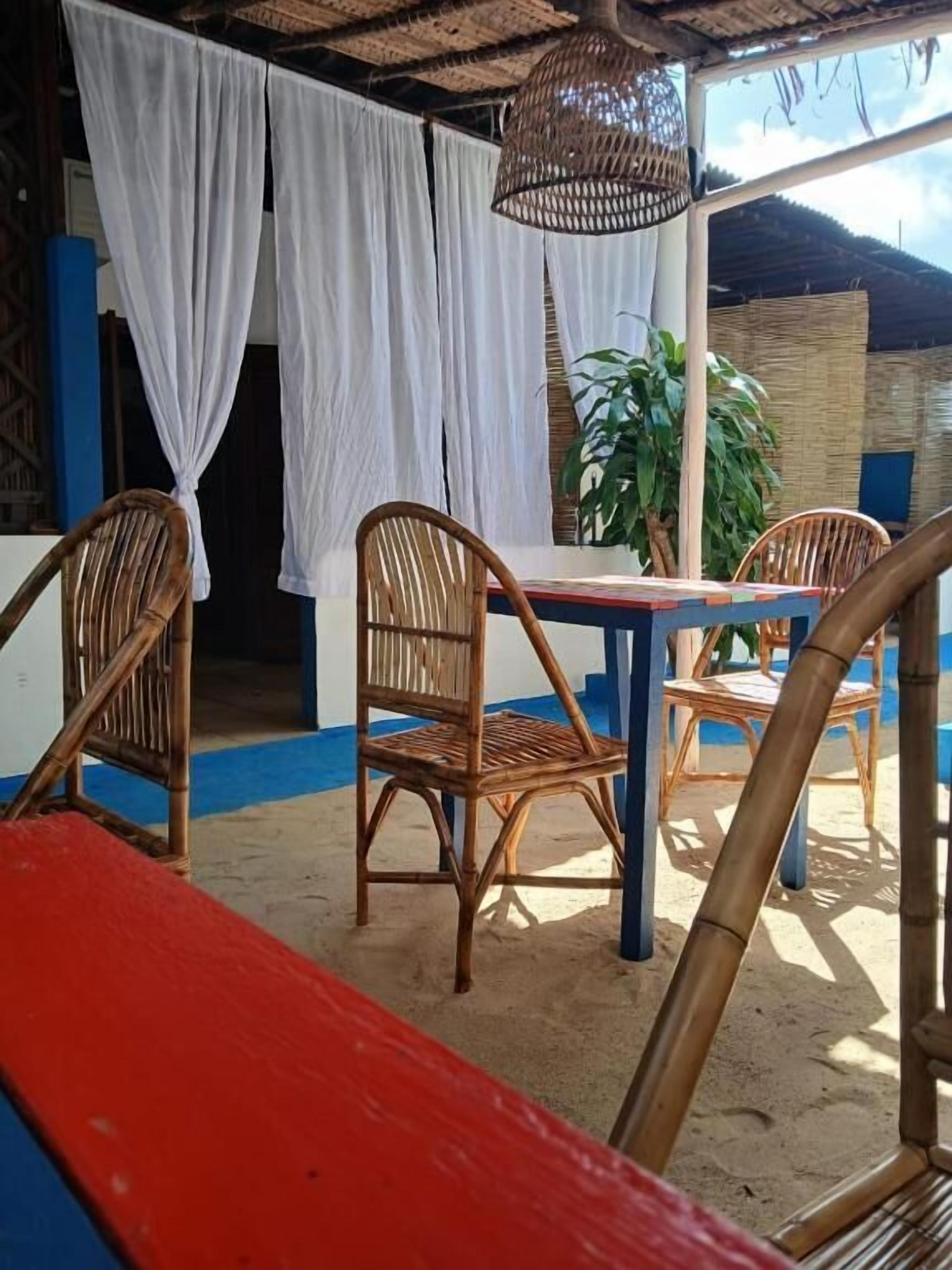 تقديم الإفطار والغداء والعشاء