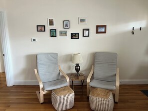 Interior - Charming 3-bedroom house in Hull perfect for relaxing at the beach! (Hull)