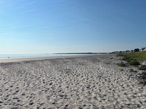 Beach - Charming 3-bedroom house in Hull perfect for relaxing at the beach! (Hull)
