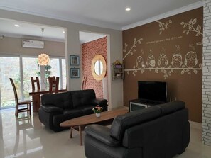 Duplex, 4 Bedrooms, City View | Living area - Danka Taman Golf Residence (Batam)