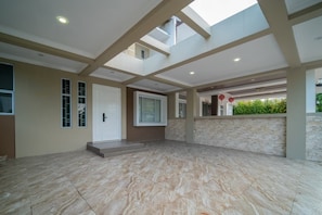 House, 4 Bedrooms | Exterior detail
