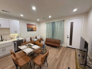 TV - Newly Built 3bd/2bth Villa/AC/30 min Legoland (Escondido)