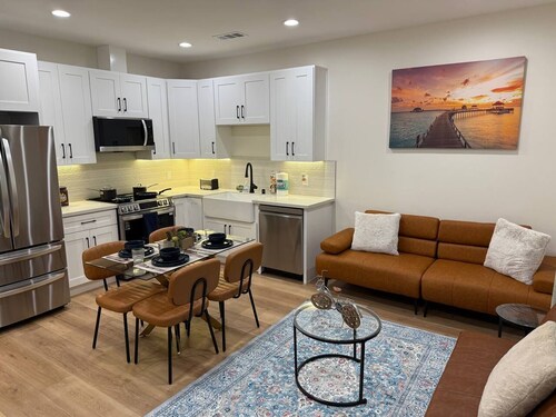 3-bedroom house in adorable Escondido with cool AC breeze