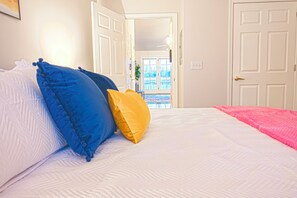 1 bedroom, desk, iron/ironing board, travel cot - Waterfront Sunset Views in Port City Wilmington NC -King Bed & Balcony (Wilmington)