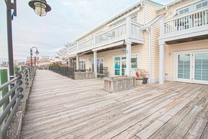 Terrace/patio - Waterfront Sunset Views in Port City Wilmington NC -King Bed & Balcony (Wilmington)
