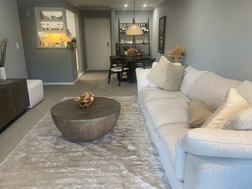 Adorable 1-bedroom condo with AC in lively downtown Los Angeles