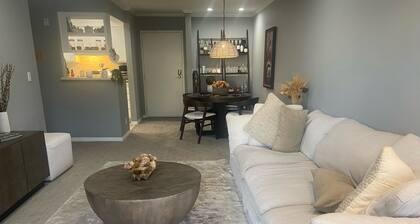 Adorable 1-bedroom condo with AC in lively downtown Los Angeles