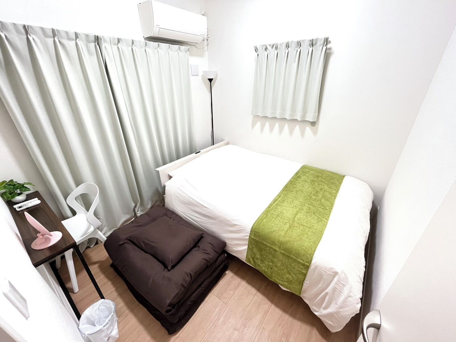 Apartamento familiar, vistas a la ciudad | Escritorio, espacio para trabajar con un portátil, cortinas opacas