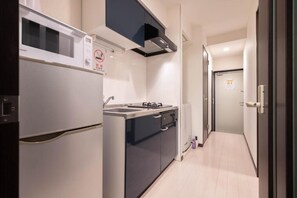 Electric kettle - Asakusa Good Place Unmanned Hotel (Tokyo)