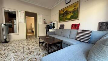 House, 3 Bedrooms | Ruang tamu