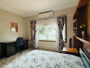 House, 3 Bedrooms | 3 bedrooms - Charming 3 Bedroom Home Longer Stay Discount (Melbourne)