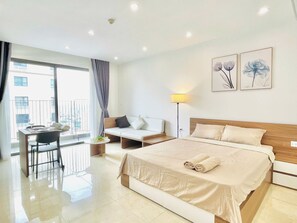 Deluxe Apartment - Hermes Housing - Vinhomes D'Capitale (Cau Giay)