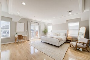 5 bedrooms, iron/ironing board, Internet, bed sheets - Luxury Montrose 5 Bedroom Retreat Central Houston (Houston)
