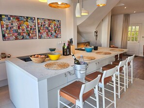 Dining - Luxury renovated house for 6 people, air-conditioned, with Wi-Fi and elevator (PORT GRIMAUD)