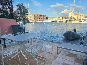 Outdoor dining - Luxury renovated house for 6 people, air-conditioned, with Wi-Fi and elevator (PORT GRIMAUD)
