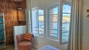 Unclassified image, 5 of 12, button - Luxury renovated house for 6 people, air-conditioned, with Wi-Fi and elevator (PORT GRIMAUD)