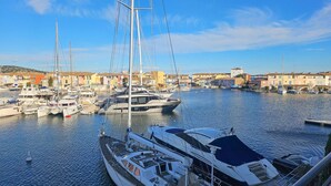 Unclassified image, 3 of 12, button - Luxury renovated house for 6 people, air-conditioned, with Wi-Fi and elevator (PORT GRIMAUD)