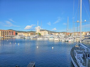 Marina - Elegant renovated house for 8 people, air-conditioned, with 14 m mooring and Wi-Fi (PORT GRIMAUD)