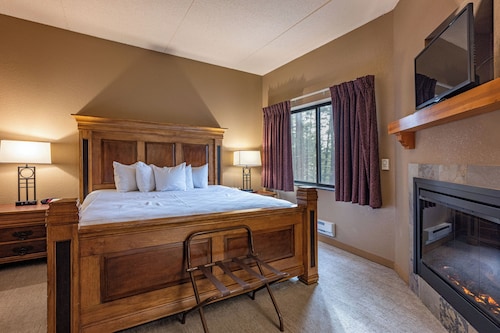 3-Bedroom Condo - Chula Vista Waterparks INCLUDED! Sleeps 14 & Dog Friendly!