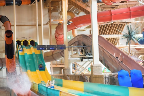 3-Bedroom Condo - Chula Vista Waterparks INCLUDED! Sleeps 14 & Dog Friendly!