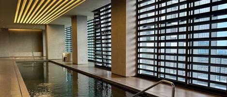2 indoor pools