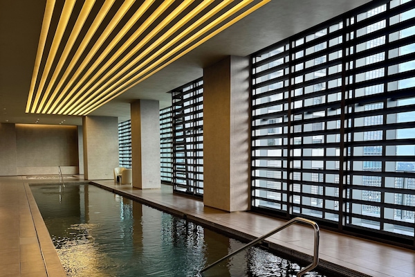 2 indoor pools
