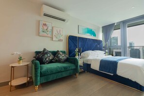 Blackout drapes, iron/ironing board, free WiFi - Century Spire Condominium  (Makati City)