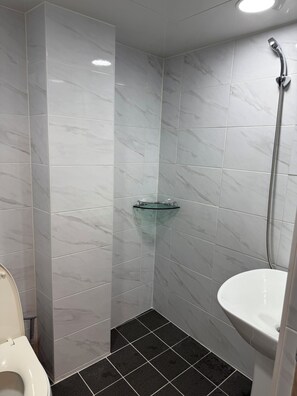 Deluxe Double or Twin Room, 2 Queen Beds, Non Smoking, Private Bathroom | Bathroom | Shower, hair dryer, towels, soap - Designers Stay Busan (Busan)