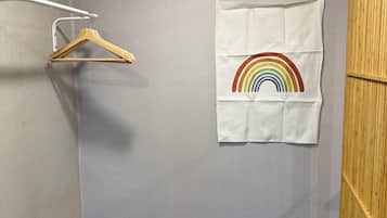 Basic Double Room, 1 Queen Bed, Non Smoking, Air conditioning | Interior