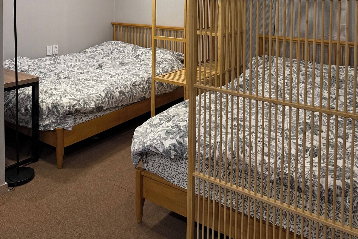 Deluxe Double or Twin Room, 2 Queen Beds, Non Smoking, Private Bathroom | Free WiFi