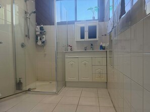 Shared Dormitory, 1 Bedroom | Bathroom - Room-spacious Room With Perfect Location (Melbourne)