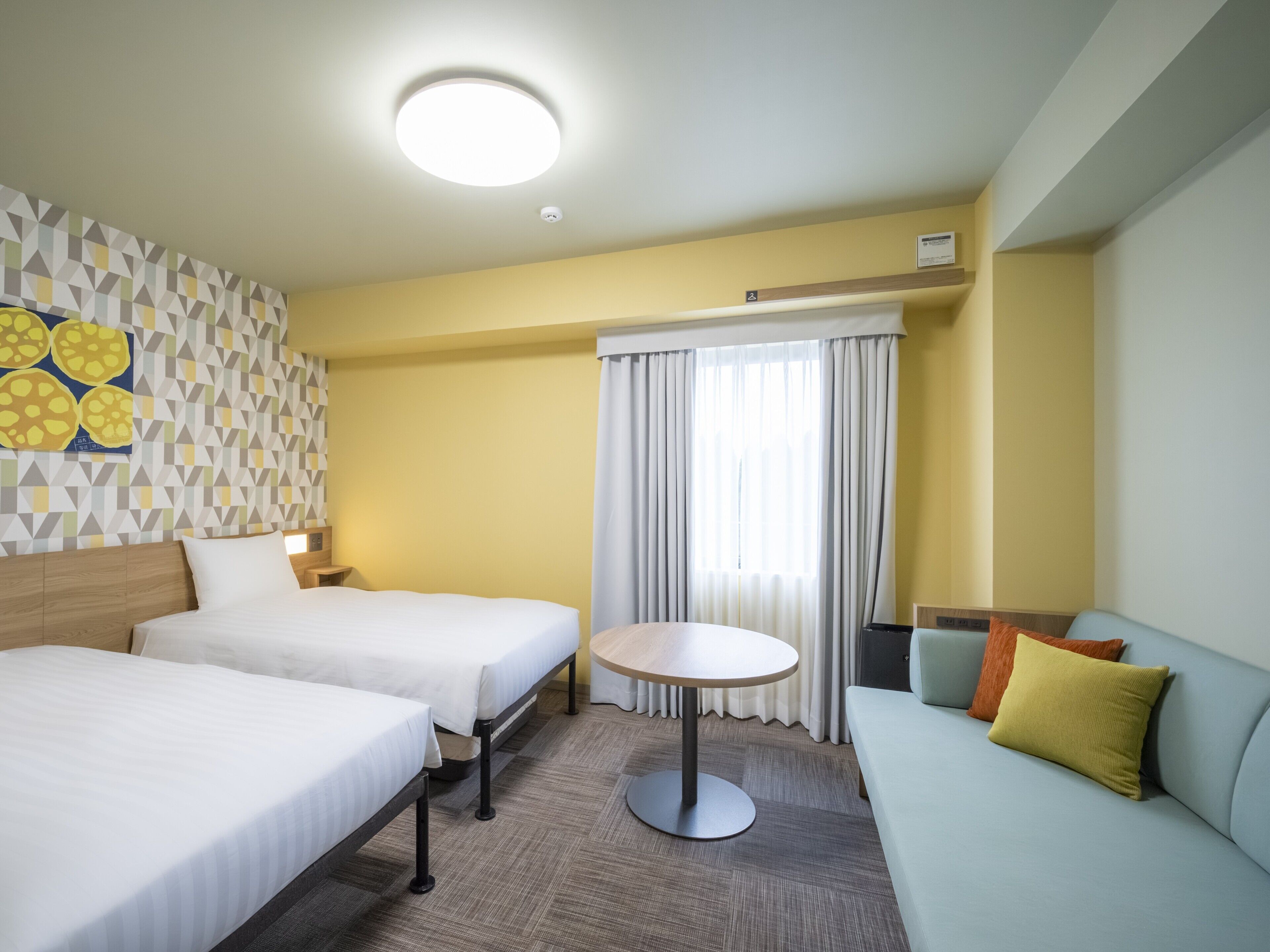 Deluxe szoba két külön ággyal, nemdohányzó (Washing machine & Microwave Included) | Íróasztal, laptophoz jól használható munkafelület és ingyenes wifi