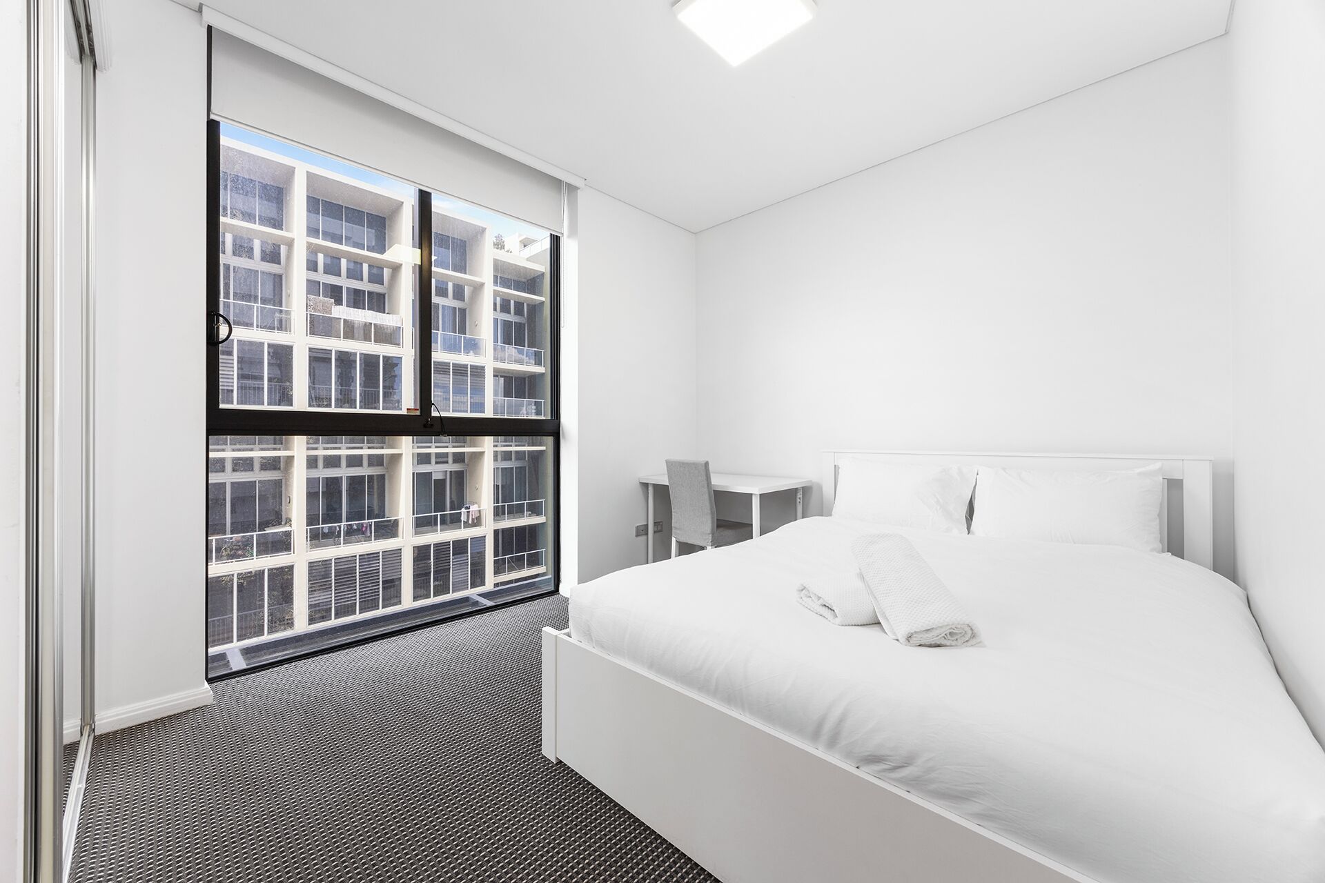 Bureau, Wi-Fi gratuit, draps fournis