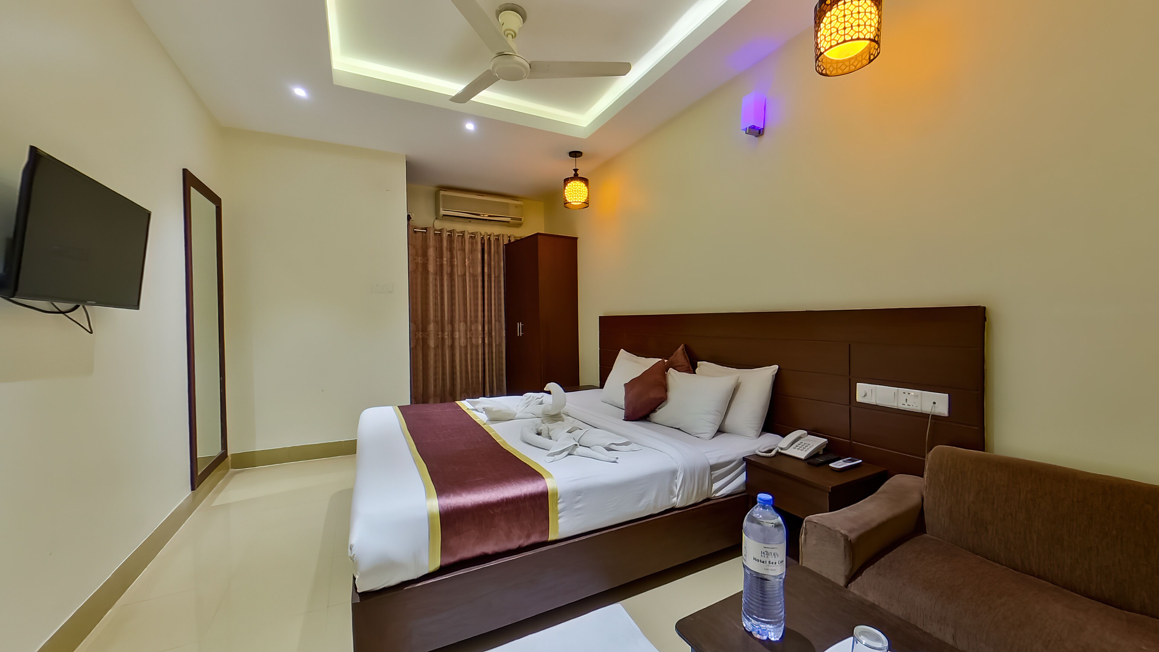 Deluxe Double Room, Balcony, City View