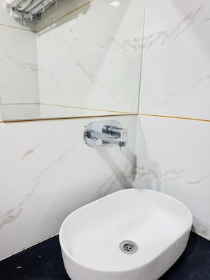 Suihku, pyyhkeet, saippua, sampoo