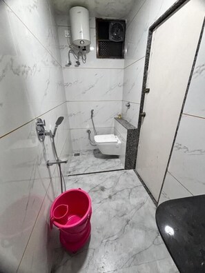 Ducha, toallas, jabón y champú
