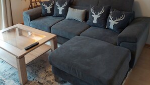Living area - Grundlsee vacation apartment - Charming vacation apartment right on the lakeshore (Mosern)