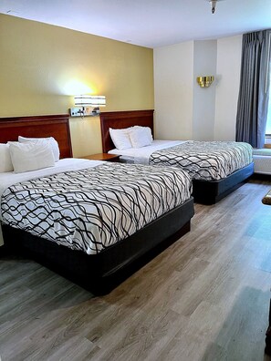 Basic Double Room, 2 Queen Beds, Non Smoking - Layover Inn Boise Airport (Boise)