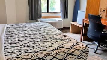 Basic Single Room, 1 King Bed, Accessible Bathtub, Non Smoking | Iron/ironing board, free WiFi, bed sheets, wheelchair access