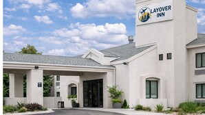 Front of property - Layover Inn Boise Airport (Boise)