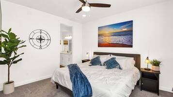 Tabla de planchar con plancha, cuna de viaje, wifi y ropa de cama